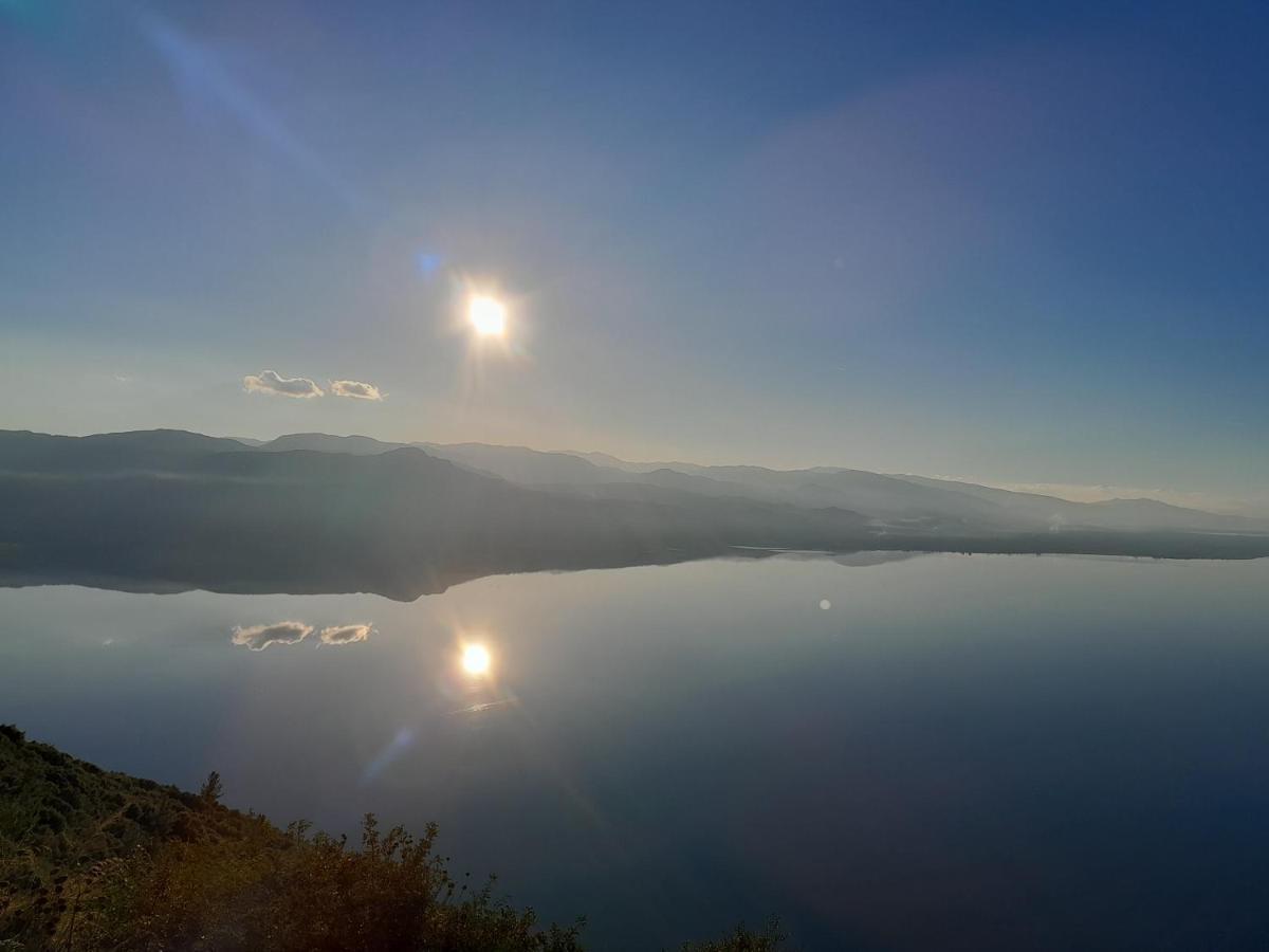 The Lake House" -Trichonida Lake Marathias  Bagian luar foto