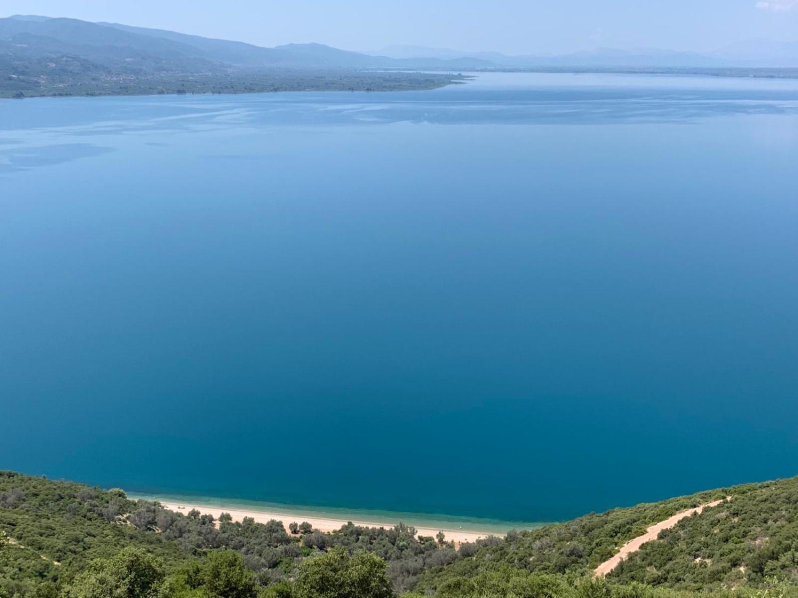 The Lake House" -Trichonida Lake Marathias  Bagian luar foto